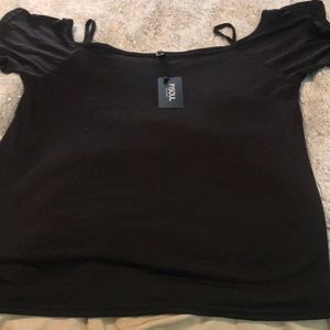 NWT off the shoulder xl runs like a little small